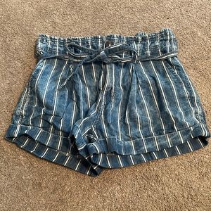 American Eagle 0 blue and white striped short